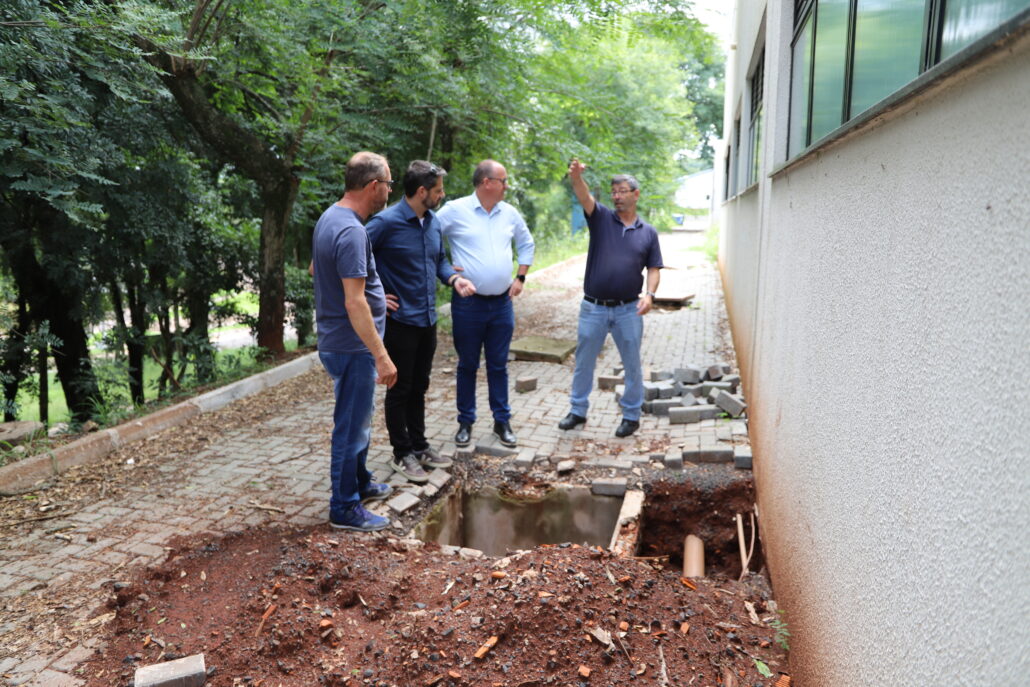 Prefeito realiza visita técnica ao Centro de Eventos para avaliação estrutural