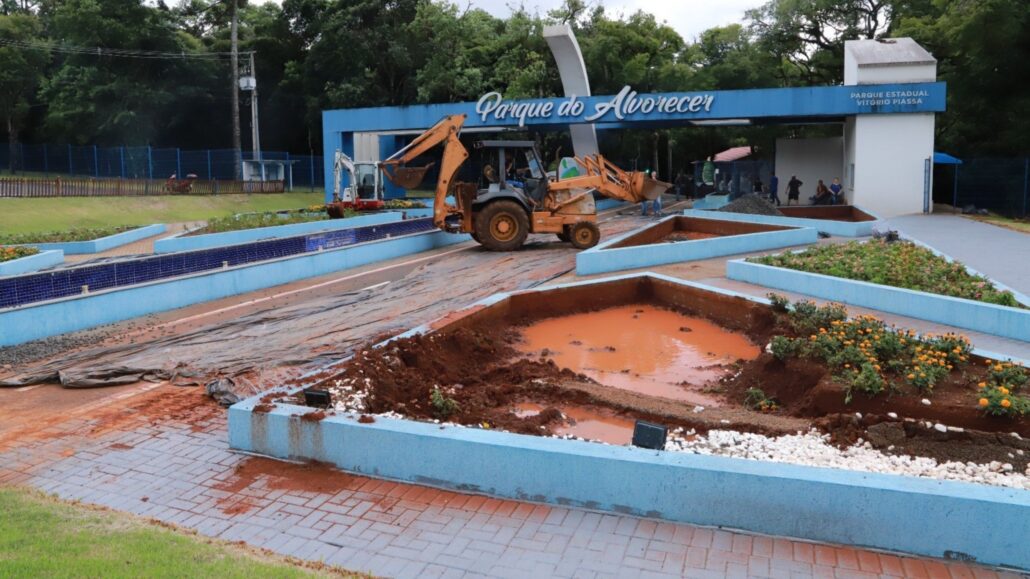 Meio Ambiente começa recuperação das floreiras do Parque Ambiental e da avenida Tupi