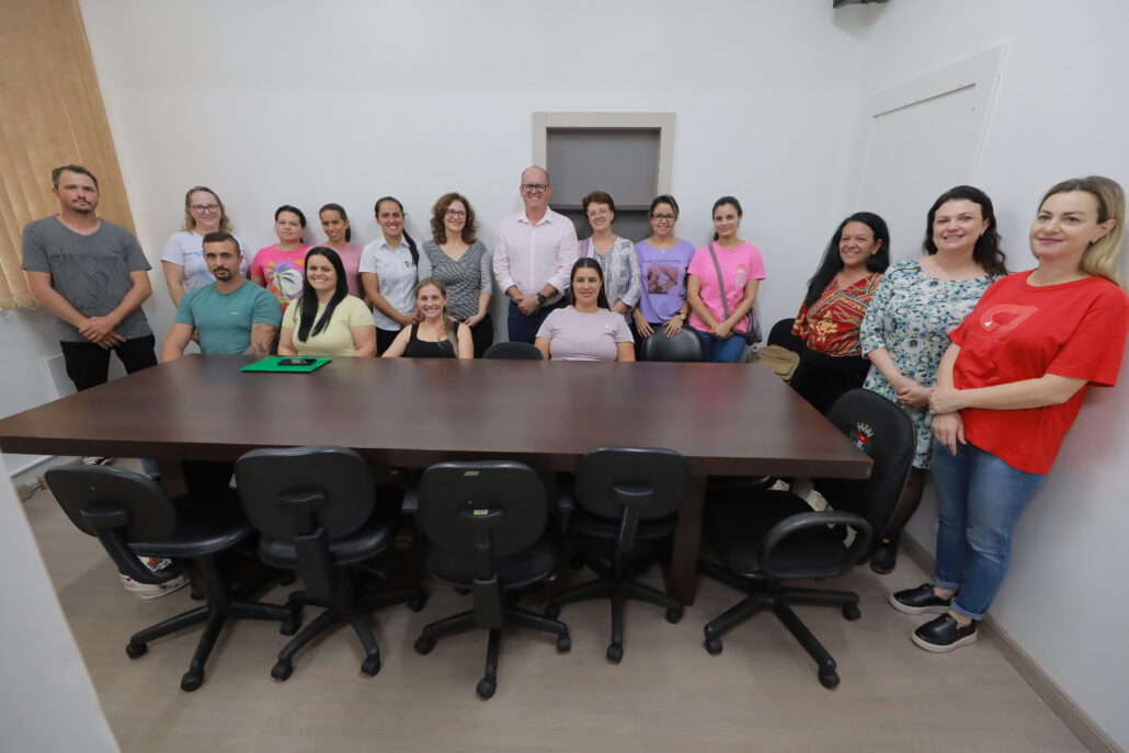 Educação empossa professores para atuar em escolas e CMEIs de Pato Branco