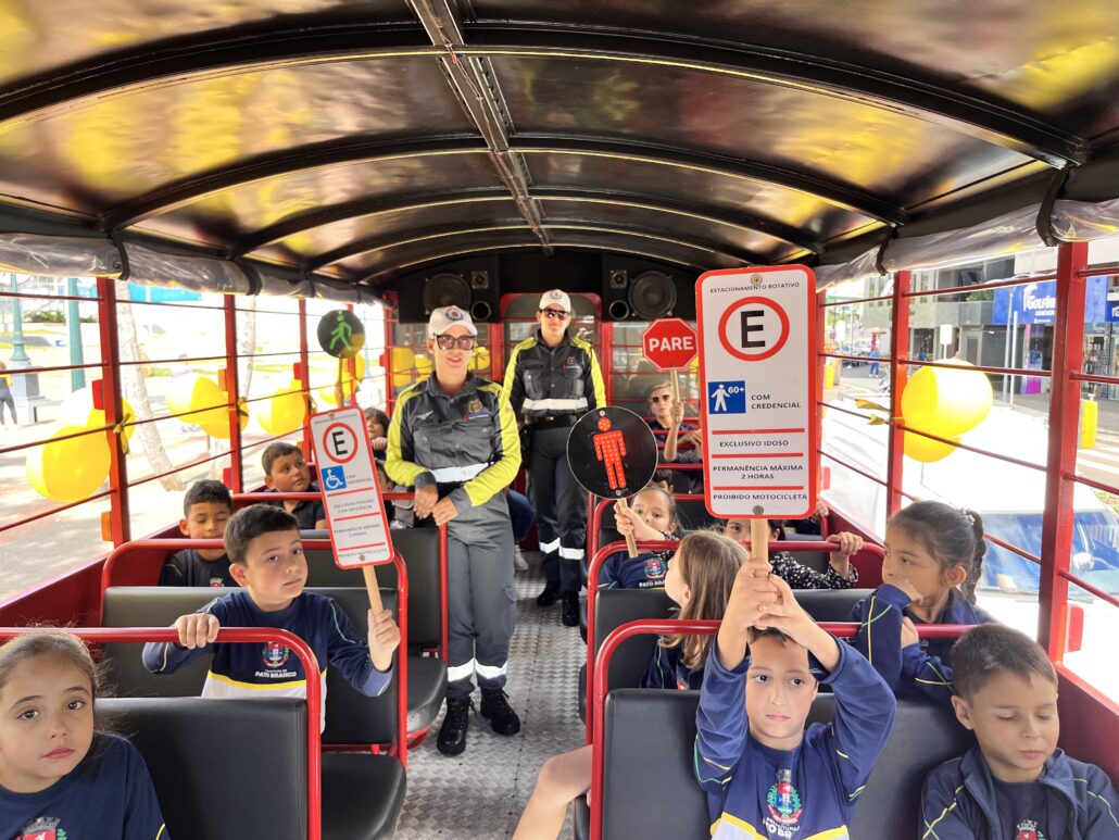 DEPATRAN promove passeio de trenzinho Educação para o Trânsito no Maio Amarelo