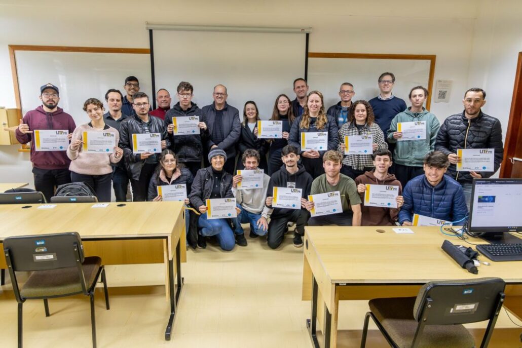 Prefeitura e UTFPR formam primeiros alunos participantes do programa PatoTech - Escola de Inovação