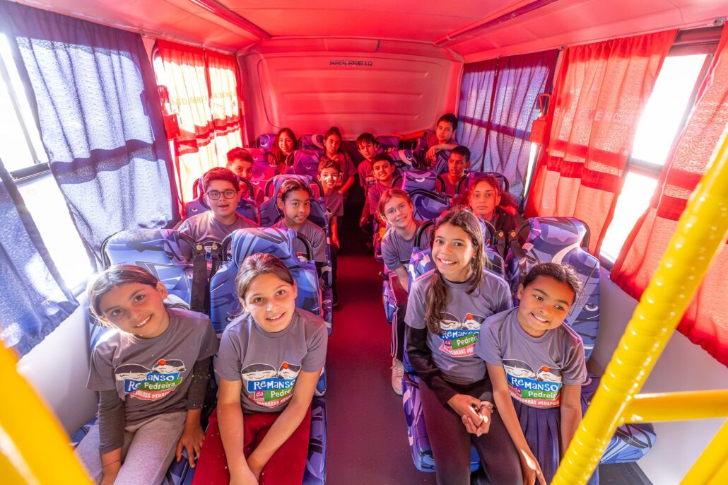 Município entrega micro-ônibus ao Remanso da Pedreira adquirido através de emenda parlamentar da deputada Leandre Dal Ponte