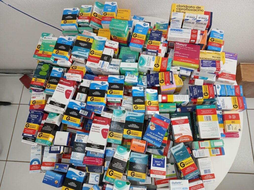 Farmácia é autuada pela Vigilância Sanitária por irregularidades em medicamentos