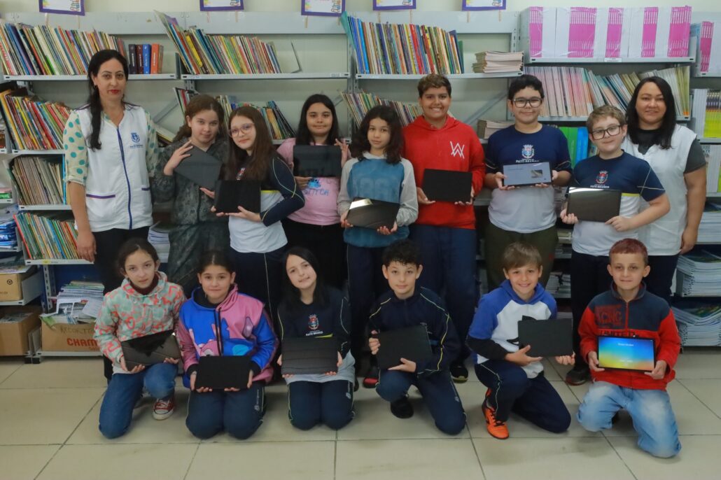Pato Branco recebe novos tablets para o Projeto Letramento Digital nas escolas municipais