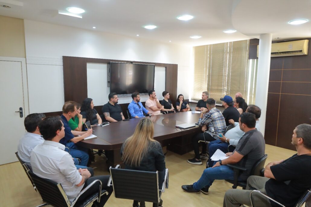 Prefeitura reúne artistas locais para definição de apresentações na Expopato 2025