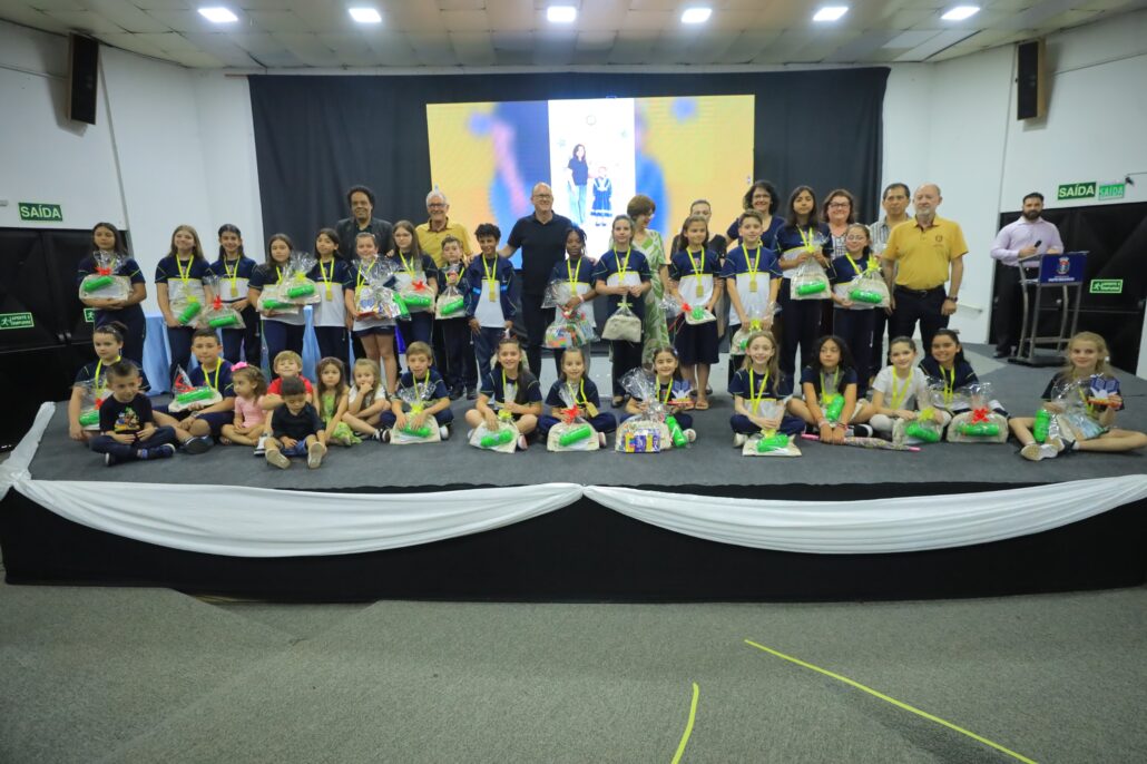 Estudantes são premiados no 5º Concurso de Poesia