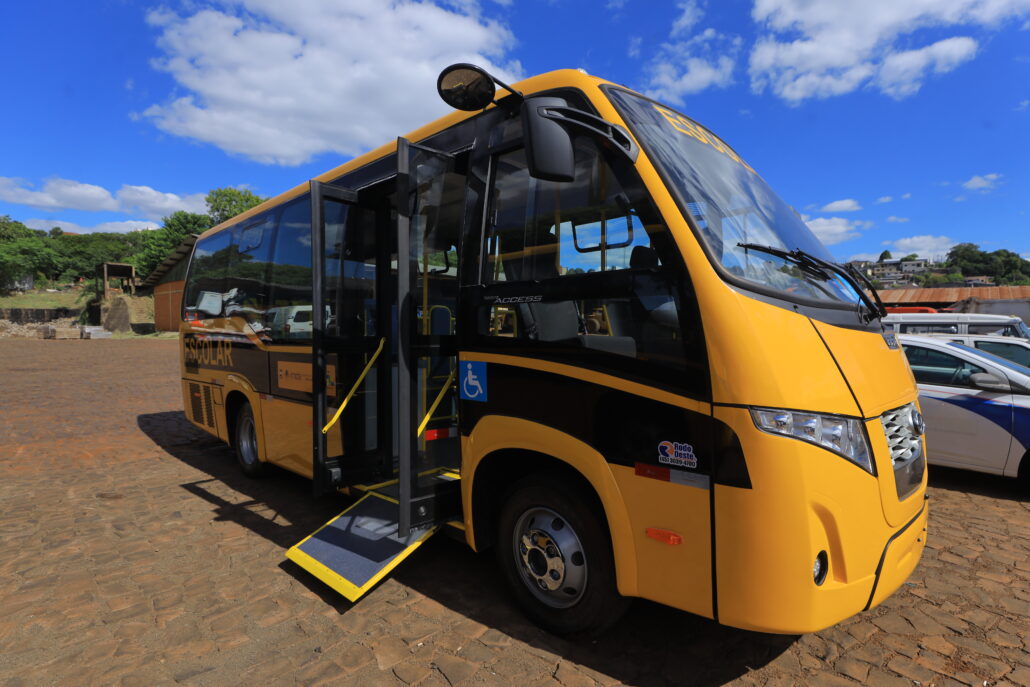 Município de Pato Branco fortalece educação inclusiva com novos ônibus para a APAE