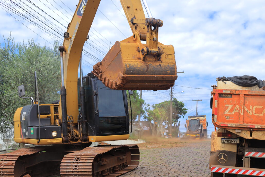 Prefeitura assina Ordem de Serviço beneficiando vários bairros com pavimentação asfáltica