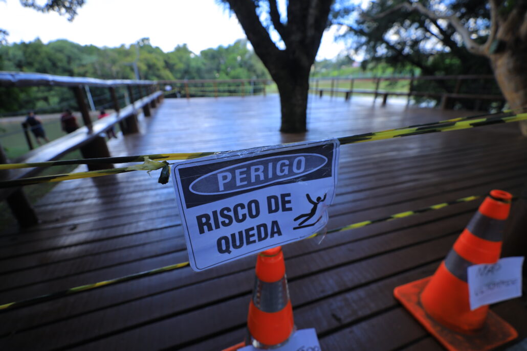 Parque do Alvorecer tem deck interditado para futura reforma