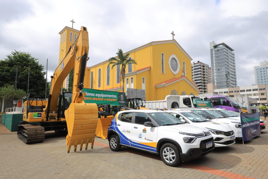 Município reforça frota com novos veículos e equipamentos para ampliar serviços à população