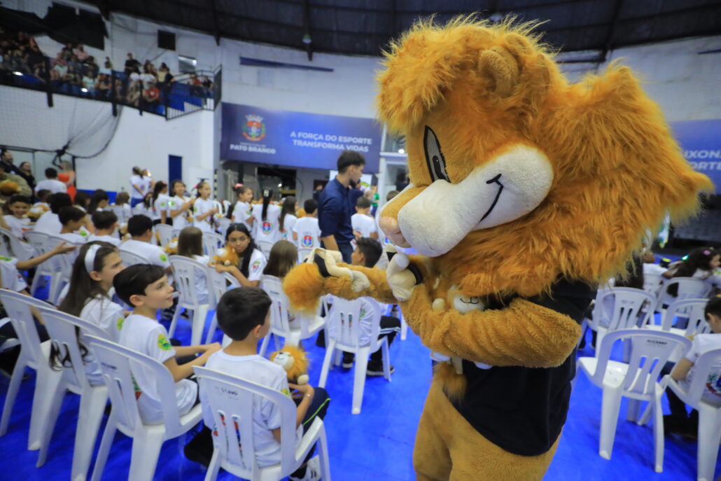 Secretaria de Educação e Polícia Militar realizam formatura do Proerd para alunos do 5º ano