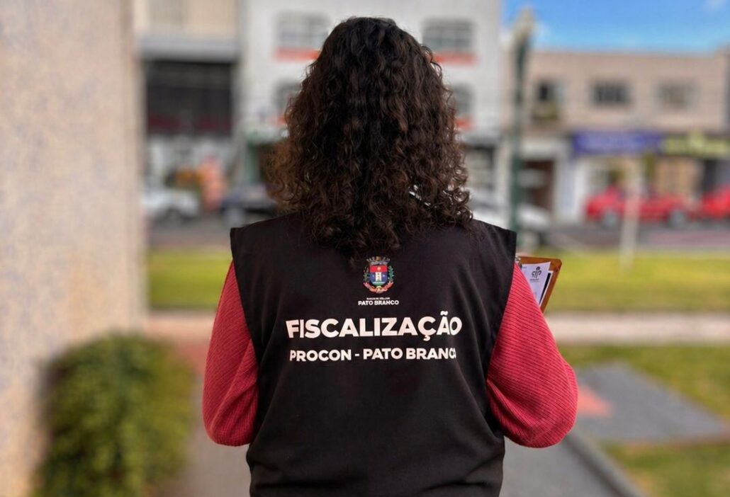 Procon fiscaliza tempo de espera em filas de banco em Pato Branco