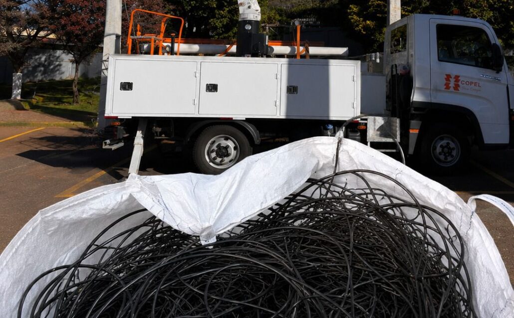 Procon acompanha plano de regularização da fiação e compartilhamento de postes em Pato Branco
