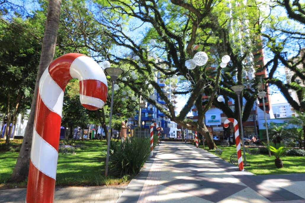 Decoração de Natal já aparece no Centro de Pato Branco